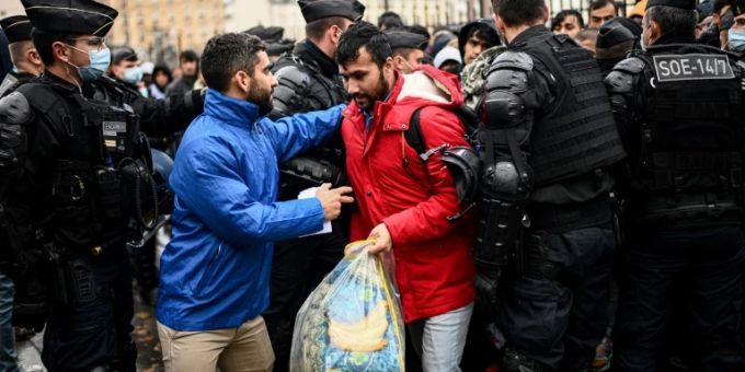 Evakuierung eines Flüchtlingslagers in Paris Evakuierung eines Flüchtlingslagers in Paris