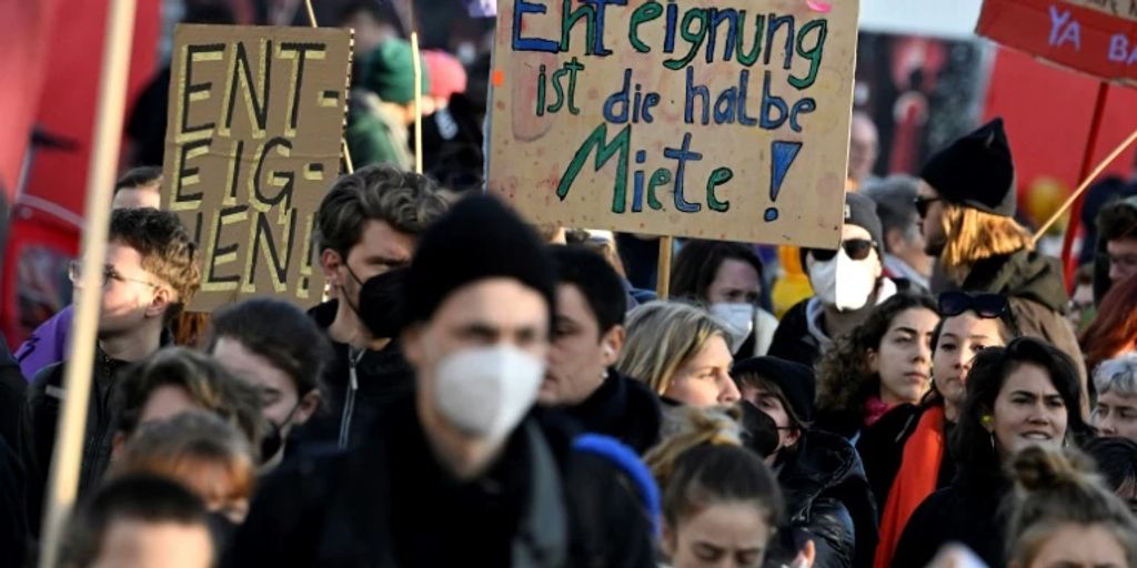 Tausende Protestieren In Berlin Gegen Hohe Mieten Und Lebenshaltungskosten