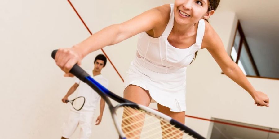 Spielend Kalorien verbrennen beim Squash.