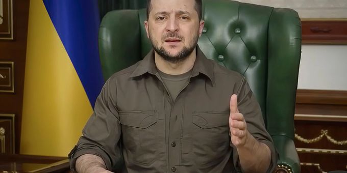 Präsident Wolodymyr Selenskyj will mögliche Absprachen mit Moskau vom ukrainischen Volk legitimieren lassen. Präsident Wolodymyr Selenskyj will mögliche Absprachen mit Moskau vom ukrainischen Volk legitimieren lassen.