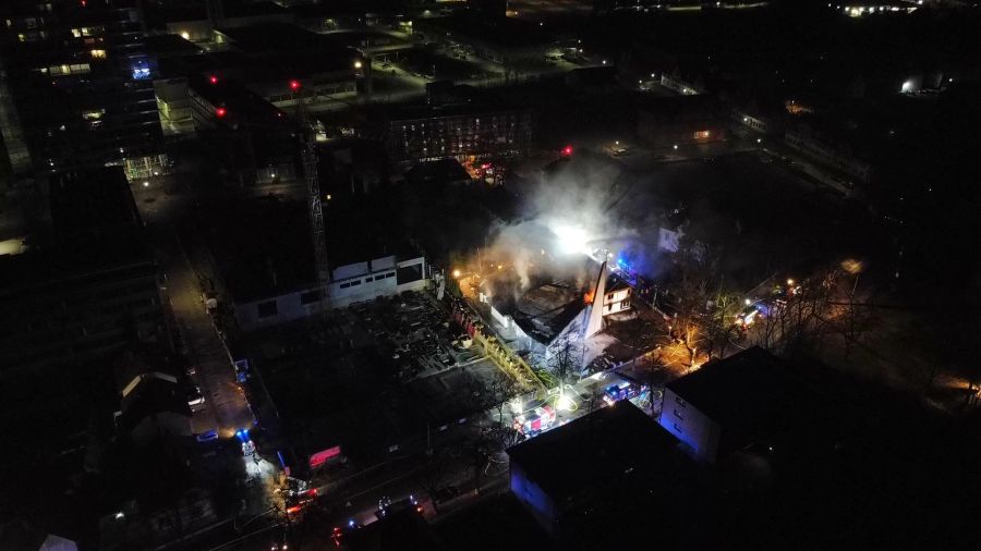 Drohnenbilder zeigen die grosse Brandruine in Singen (D).