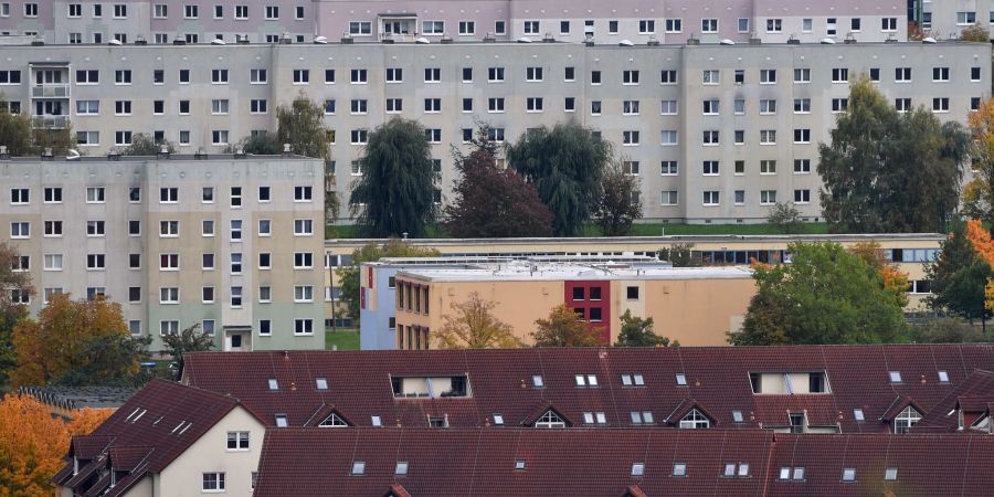 Die Preissteigerung auf dem Immobilienmarkt zieht weiter an. Die Pandemie hat auch die Preise auf dem Land beeinflusst.