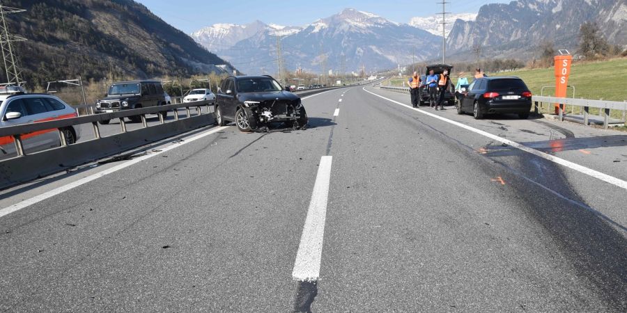 Trimmis: Eine Verletzte bei Auffahrkollision auf Autobahn