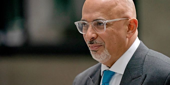 Nadhim Zahawi, Bildungsminister von Grossbritannien, spricht über den Skandal um eine schwarze Schülerin, die von der Londoner Polizei während ihrer Periode einer Leibesvisitation unterzogen worden ist und kündigt Konsequenzen an. Foto: Aaron Chown/PA Wire/dpa Nadhim Zahawi, Bildungsminister von Grossbritannien, spricht über den Skandal um eine schwarze Schülerin, die von der Londoner Polizei während ihrer Periode einer Leibesvisitation unterzogen worden ist und kündigt Konsequenzen an. Foto: Aaron Chown/PA Wire/dpa