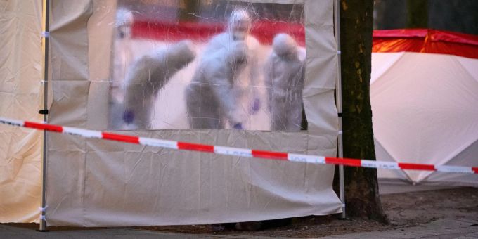 Ermittler am Tatort. Ermittler am Tatort.