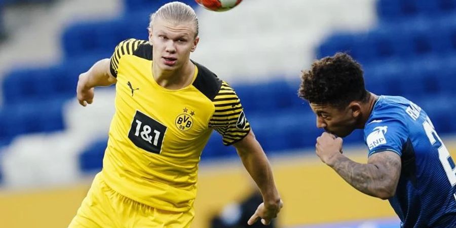 Erling Haaland (l) wird von internationalen Topclubs umworben. Foto: Uwe Anspach/dpa