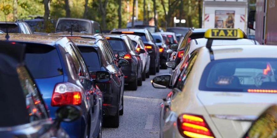 Massive Veränderungen durch die Corona-Krise haben in vielen Städten Deutschlands zu einer Entlastung des Verkehrs geführt. Der corona-bedingte Effekt lässt jedoch langsam nach. Foto: Marcus Brandt/dpa