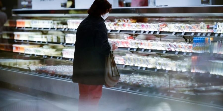 Kundin in einem Supermarkt