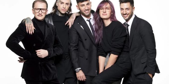 Die deutschen Fab Five (fabulösen Fünf) der Realityserie «Queer Eye Germany» ab dem 9.3. bei Netflix. Foto: Thomas Schenk/Netflix/dpa Die deutschen Fab Five (fabulösen Fünf) der Realityserie «Queer Eye Germany» ab dem 9.3. bei Netflix. Foto: Thomas Schenk/Netflix/dpa