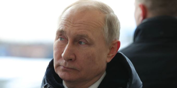 Im Ukraine-Krieg hat Wladimir Putin laut dem NDB geschätzt 70 Spione in der Schweiz stationiert. Ukraine Krieg
