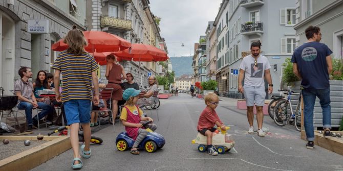 Kinder und Erwachsene