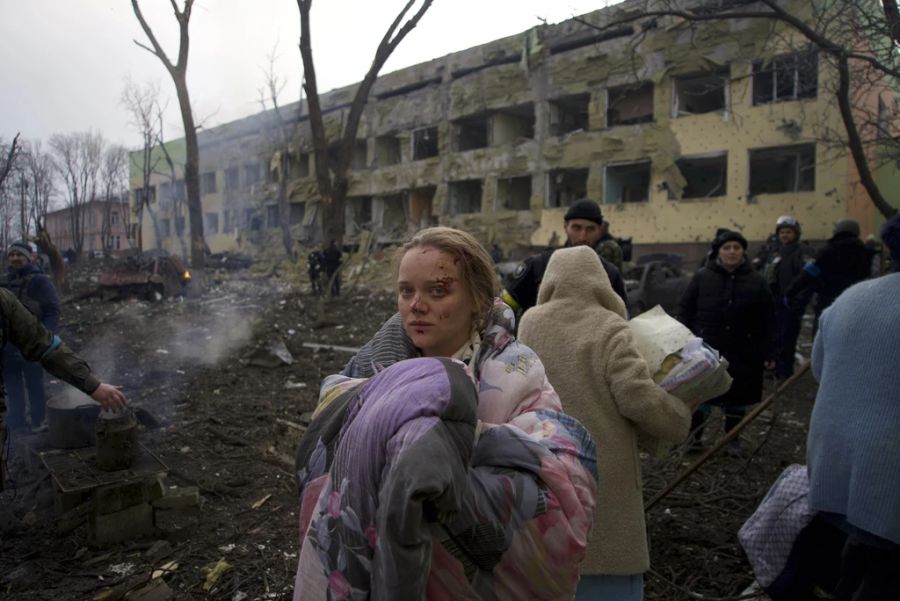 Hinter Angriffen wie demjenigen in Mariupol vermuten Experten eine bewusste Strategie.