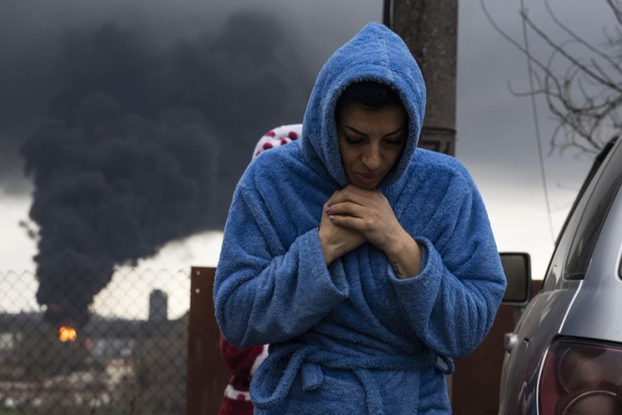 Eine Frau nach den russischen Bombenangriffen auf Odessa.