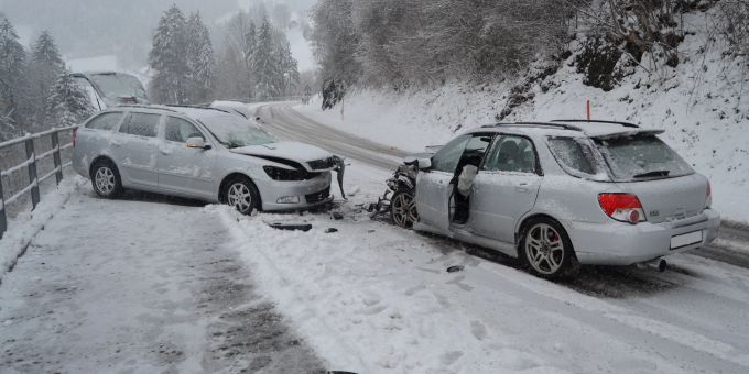 Urnäsch: Kollision zwischen zwei Personenwagen. Eine Person wurde verletzt. Urnäsch: Kollision zwischen zwei Personenwagen.