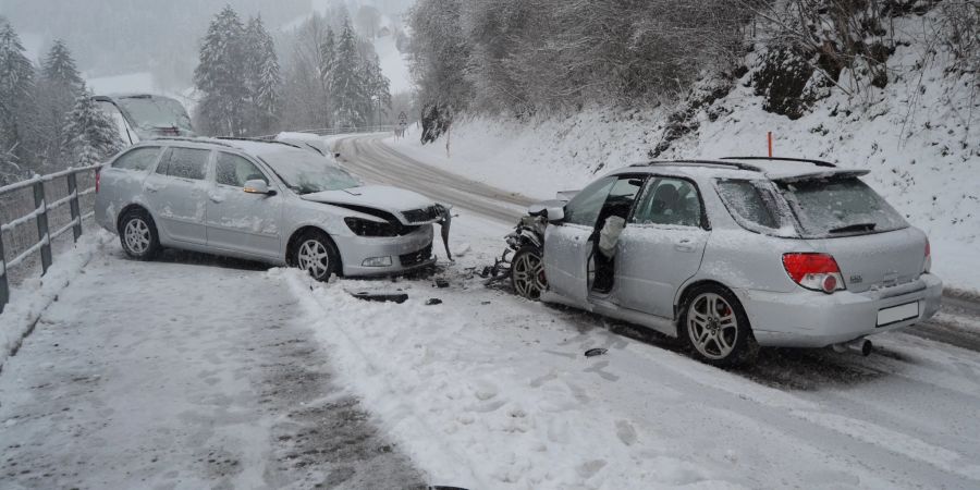 Urnäsch: Kollision zwischen zwei Personenwagen.