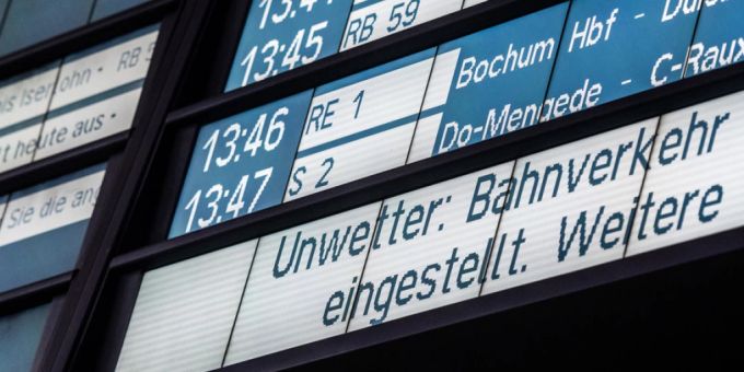 Wegen des Wintersturms «Zeynep» wurde der Bahnverkehr unter anderem im Norden Deutschlands schrittweise eingestellt. Wegen des Wintersturms «Zeynep» wurde der Bahnverkehr unter anderem im Norden Deutschlands schrittweise eingestellt.