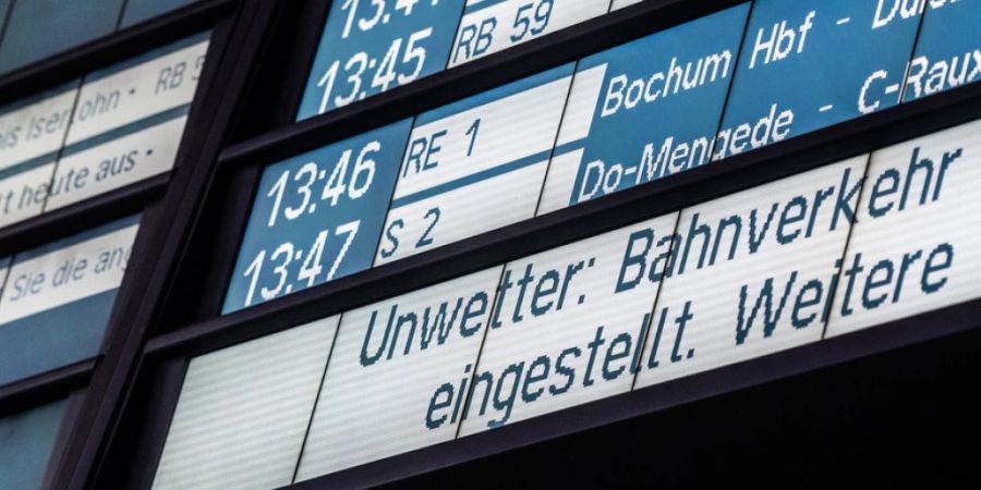 Wegen des Wintersturms «Zeynep» wurde der Bahnverkehr unter anderem im Norden Deutschlands schrittweise eingestellt.