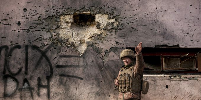 Ein ukrainischer Soldat im Krisengebiet. Konflikt