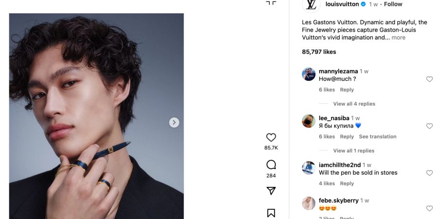 Männliches Instagram Model von Louis Vuitton mit Schmuck.