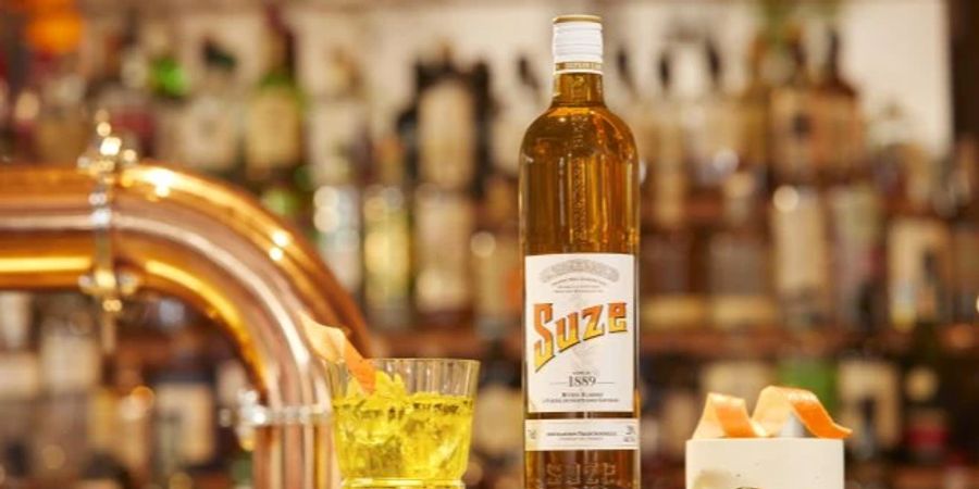 Bar Theke Suze Flasche Getränke Orangenschale