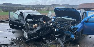 Leimbach AG - Heftige Frontalkollision fordert zwei Verletzte