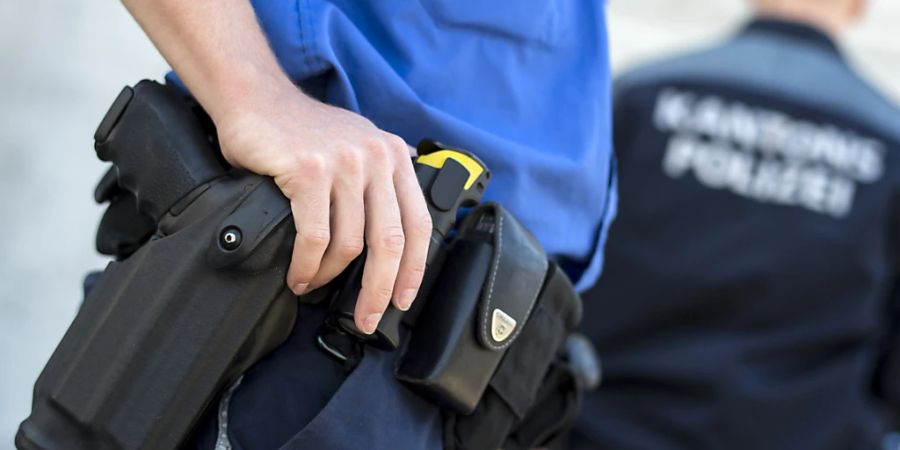 Nachdem die Leiche eines 60-Jährigen in einem Hotel in Birmenstorf AG gefunden worden war, sind die mutmasslichen Täter nun angeklagt. Die Staatsanwaltschaft verlangt für einen 25-jähriger Rumänen 18 Jahre Freiheitsstrafe wegen Mordes. (Symbolbild)