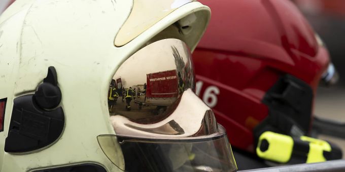 Die Feuerwehr bekämpft einen Brand in Gloten bei Sirnach TG. (Symbolbild) sirnahc