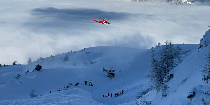 Bad Ragaz: Grosse Suchaktion nach Lawinenauslösung. Suchaktion nach Lawinenauslösung.
