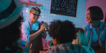 Bar und Barkeeper
