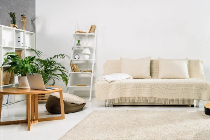 Modernes Wohnzimmer mit hellen Möbeln