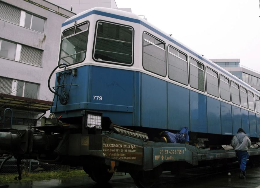 Und hier ein Stadtzürcher Tram vor seiner Reise in die Ukraine, 2007.