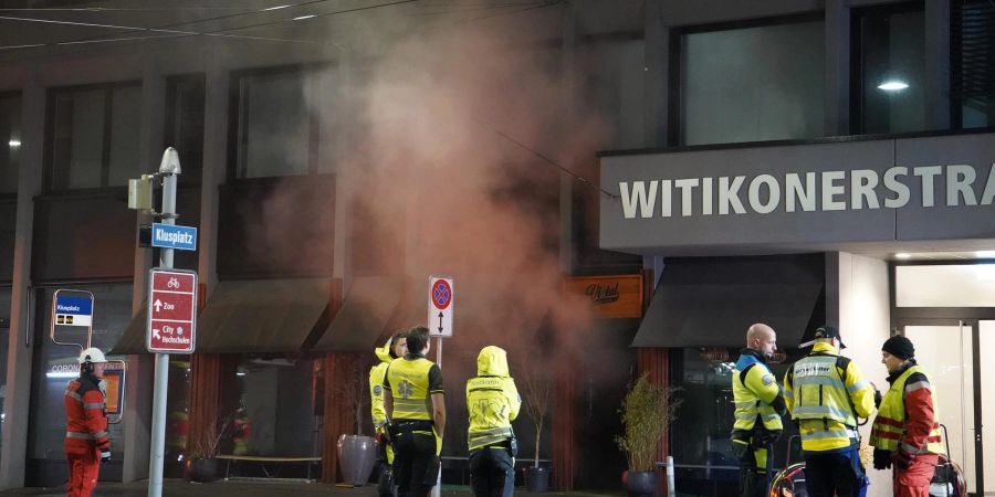 Der Brand brach offenbar in einem Restaurant aus.