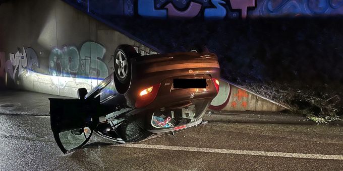 Muttenz BL: Autofahrer verunfallt auf A18. Unfall auf A18.