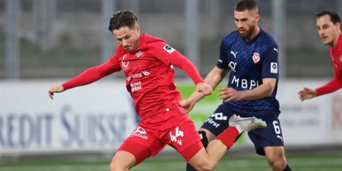 Mats Hanke erzielt den Führungstreffer für den FC Baden. Mats Hanke FC Baden