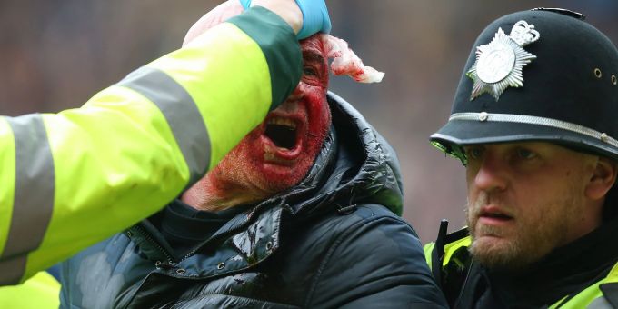 Beim Pokalspiel zwischen West Brom und Wolverhampton kam es zu hässlichen Szenen. Beim Pokalspiel zwischen West Brom und Wolverhampton kam es zu hässlichen Szenen.