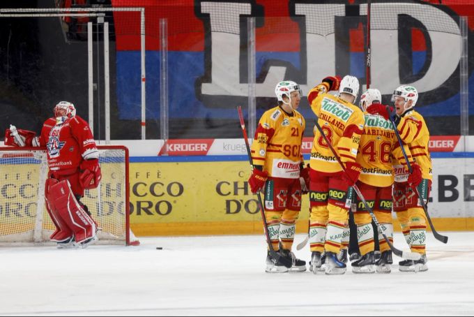 Die SCL Tigers jubeln nach dem ersten Treffer von Harri Pensonen. SCL Tigers Harri Pensonen.
