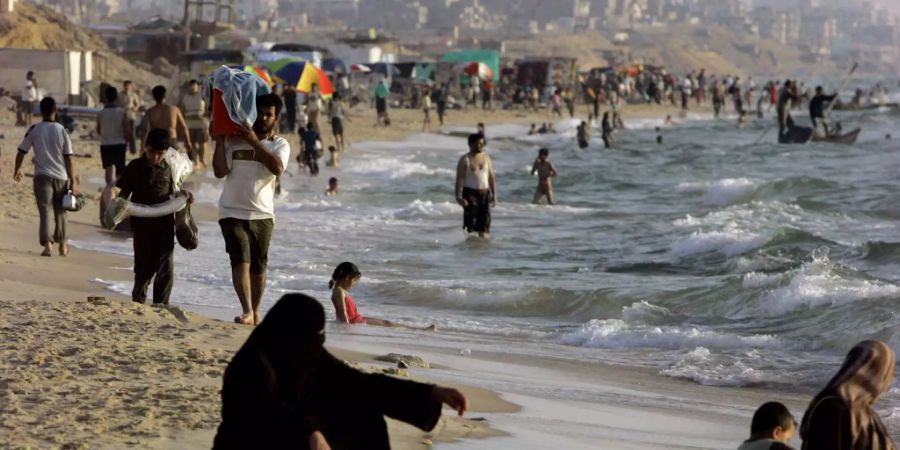 Das Westjordanland und der Gaza-Streifen sollen ab Ende 2018 eine einheitliche Regierung haben. (Bild: Strand in Gaza)