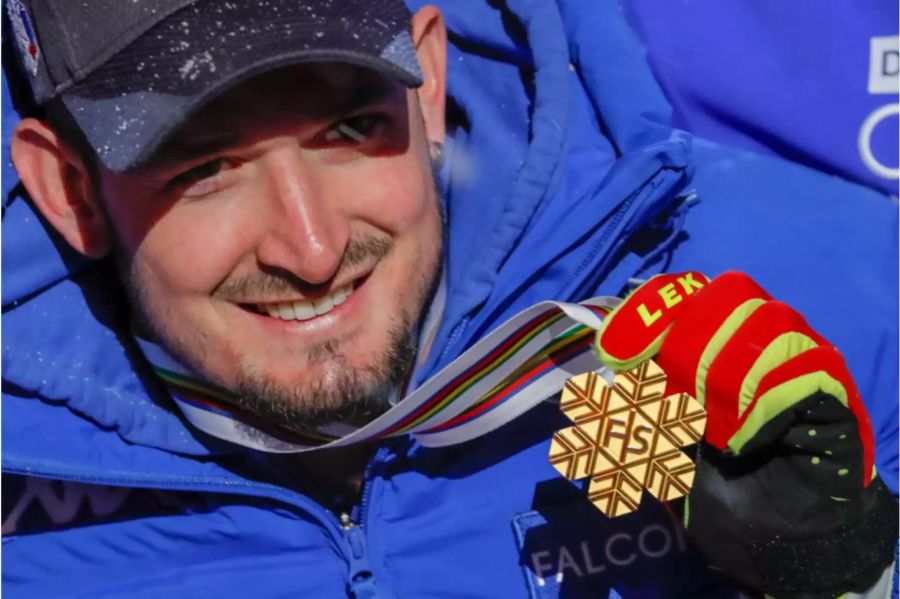 Dominik Paris aus Italien mit der WM-Goldmedaille im  Super G.