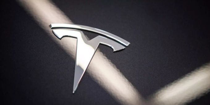 Das Logo von Tesla.