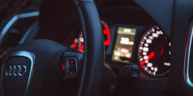 Sie (34) auf ihm (70) - Paar hat Sex während Fahrt und baut Unfall