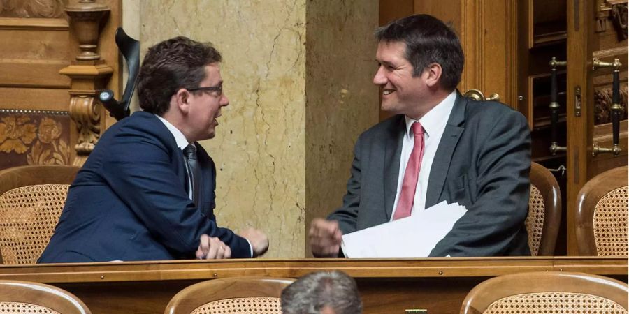 Können auch freundlich: SVP-Präsident Albert Rösti und SP-Präsident Christian Levrat während der Sommersession 2017.