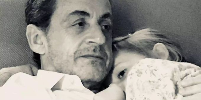 Jö-Alarm bei Bruni-Sarkozy - Carla Bruni knipst ihre Familie