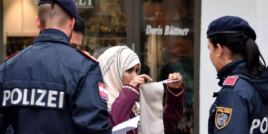 Österreich blickt zufrieden auf die Umsetzung des Burkaverbots.