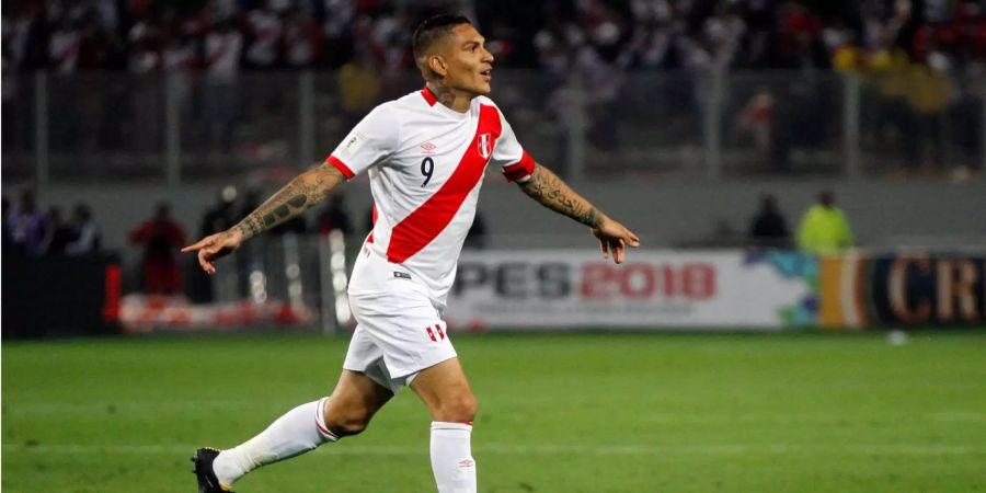 Stürmer Paolo Guerrero wird eine Weile nicht mehr im Dress der peruanischen Nationalmannschaft jubeln.