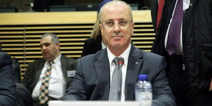 Ministerpräsident Rami Hamdallah befand sich im Konvoi. Nach dem Anschlagversuch fuhren sie weiter. Ministerpräsident Rami Hamdallah befand sich im Konvoi. Nach dem Anschlagversuch fuhren sie weiter.