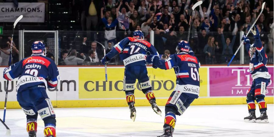 Spieler und Fans dürfen lange feiern, wenn der ZSC am Samstag Meister wird.