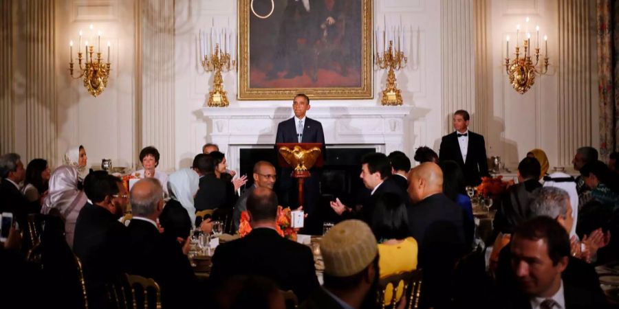 Trumps Vorgänger, Barack Obama, spricht während seines Ramadan-Dinners 2014 zu seinen Gästen.