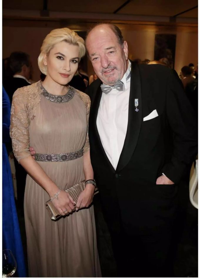 Mit seiner dritten Frau Kriemhild war Siegel von 2006 bis 2014 verheiratet. Mit seiner dritten Frau Kriemhild war Siegel von 2006 bis 2014 verheiratet.