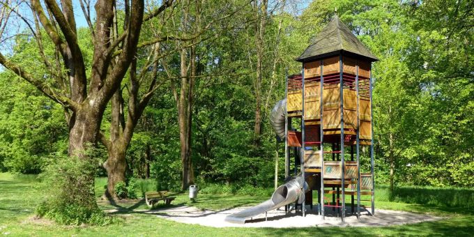 Könnte die Rutschbahn am Kirchturm in etwa so aussehen? Könnte die Rutschbahn am Kirchturm in etwa so aussehen?