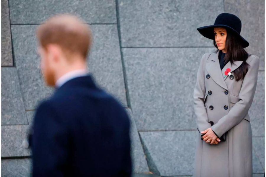 Der Prinz soll Meghan am Anzac Day zu oft allein gelassen haben.